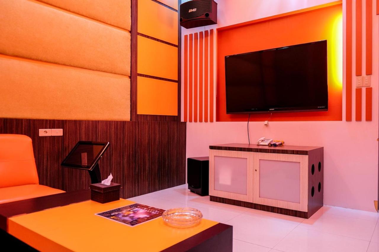 Reddoorz Plus Near Living World プカンバル エクステリア 写真